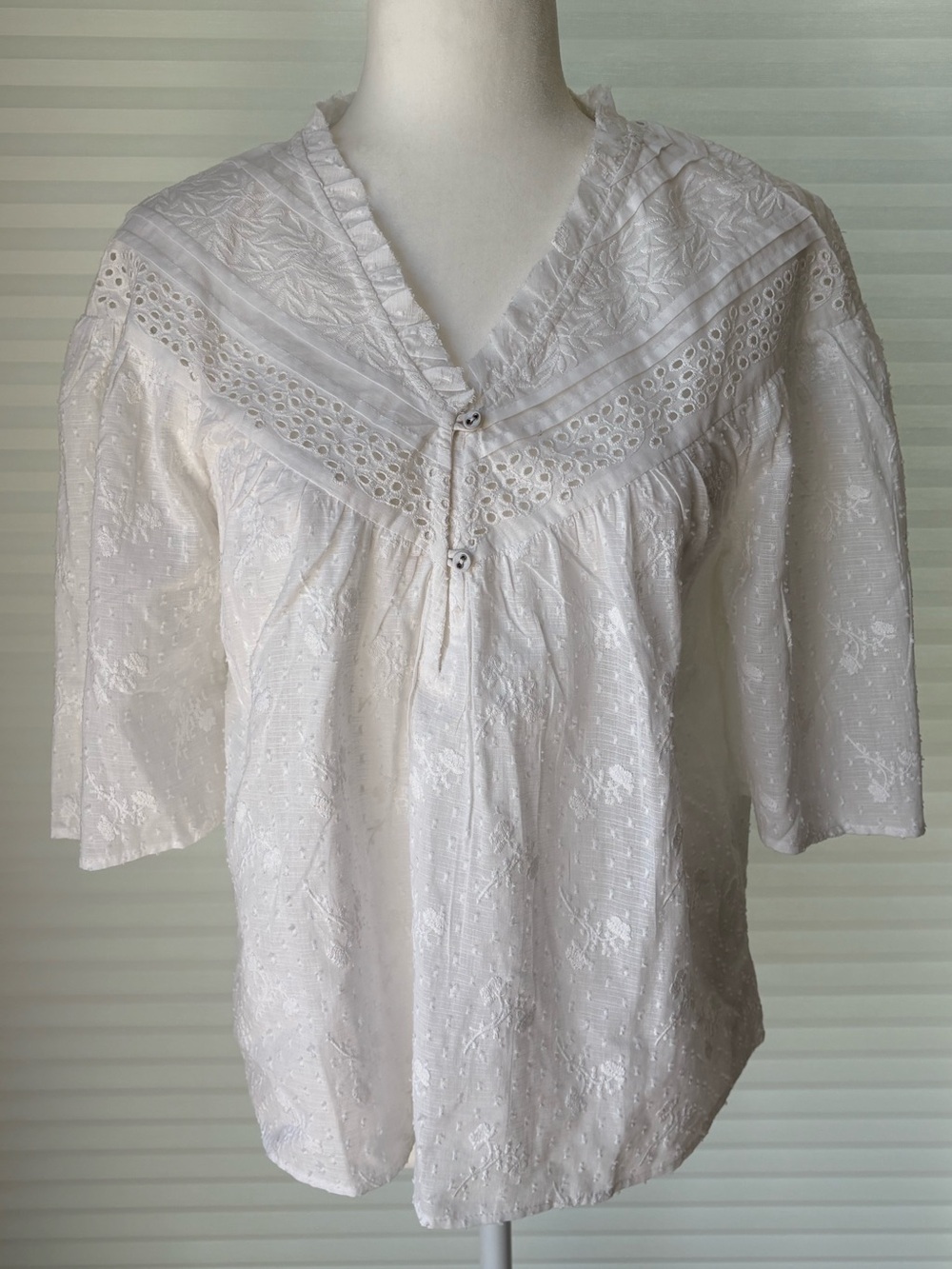 NWT Sundance White V-Neck Eyelet And Embroidered Button Front Blouse